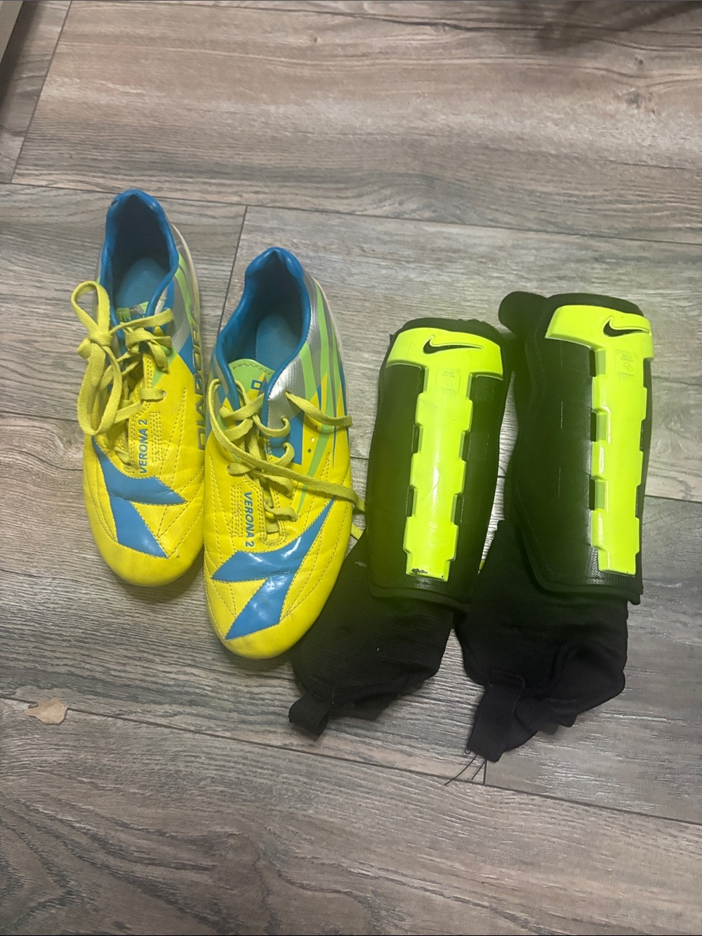 Diadora Kids Soccer Shoes in Yellow and Blue